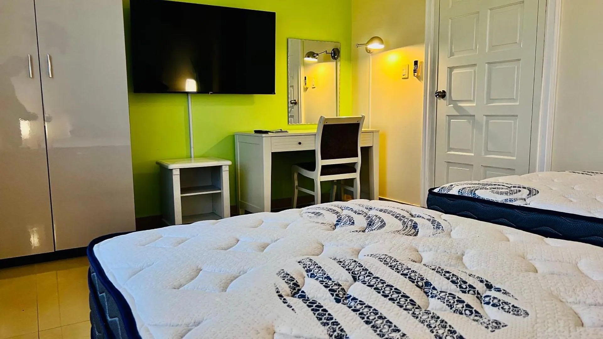 Eagle Beach Aruba Breeze Condominium Lime Palm Beach Aruba