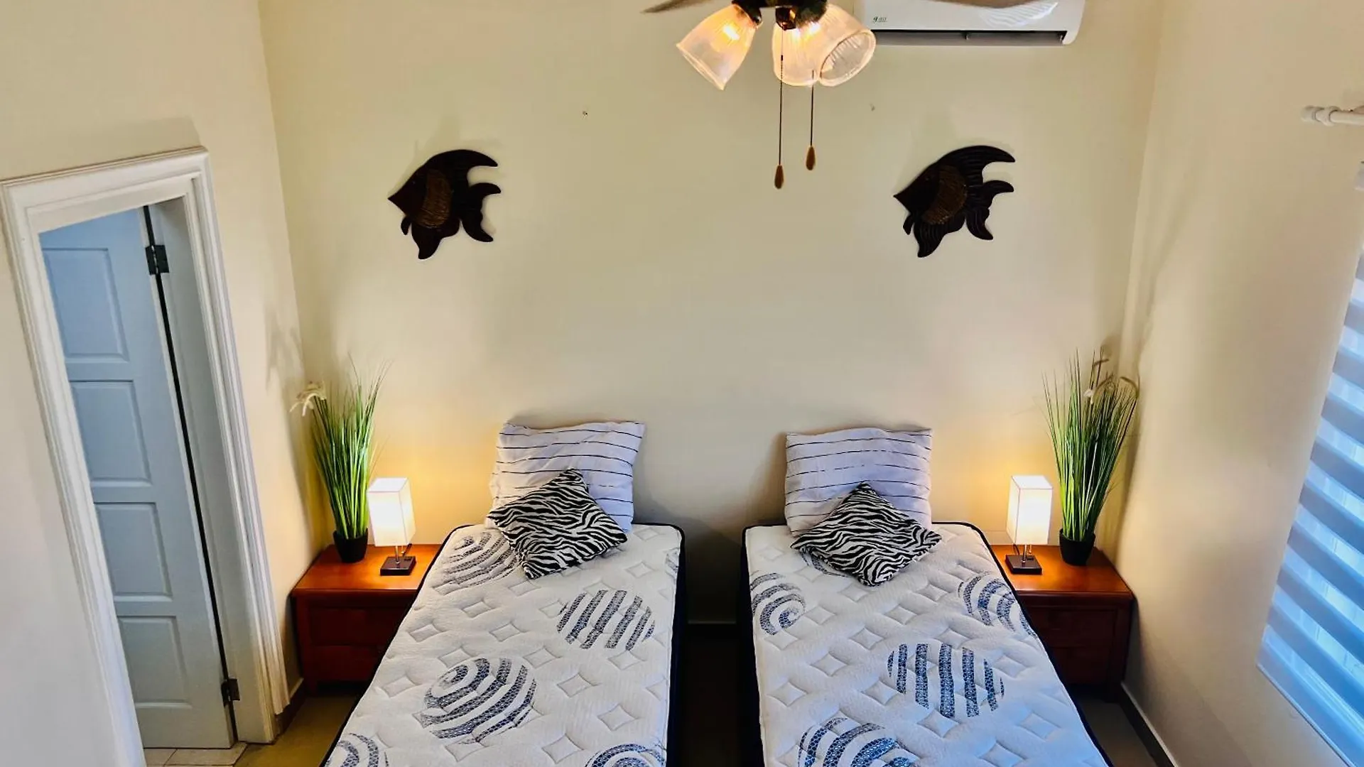 Eagle Beach Aruba Breeze Condominium Lime 팜비치